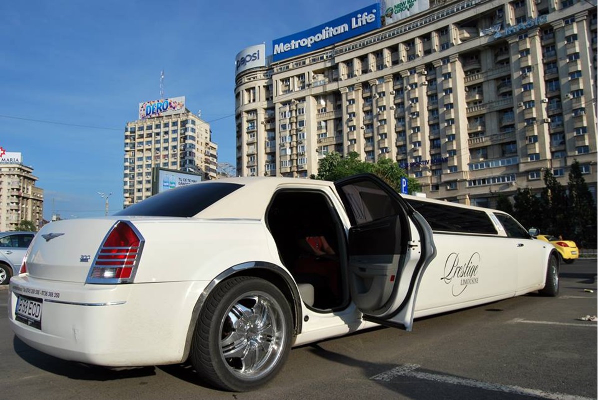 Limuzina Chrysler 300C white - 2/6