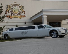 REDUCERI la inchirierea limuzinelor !! Alege acum una din limuzinele noastre Prestige Limousine - Image 2/9