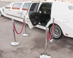 REDUCERI la inchirierea limuzinelor !! Alege acum una din limuzinele noastre Prestige Limousine - Image 6/9